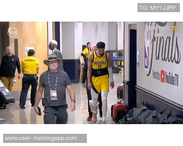 东契奇背打博格丹遭遇撞击疑似小腿受伤引发关注